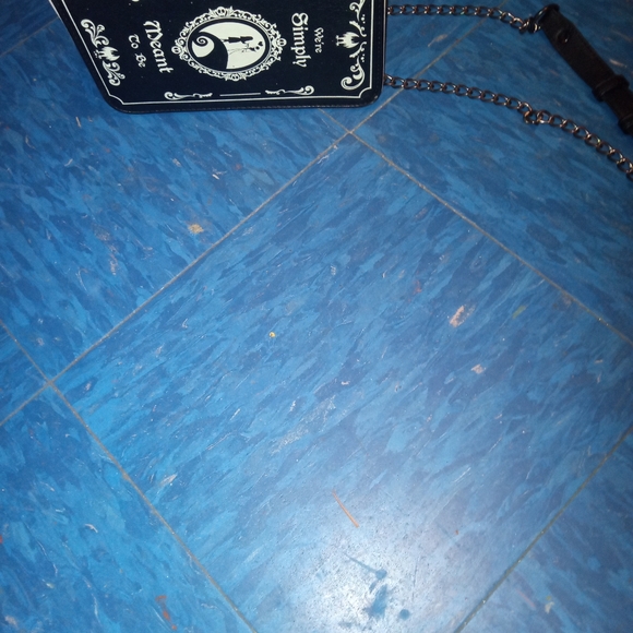 BEWITCHING AND CHARMING TIM BUTTONS NIGHTMARE BEFORE CHRISTMAS PURSE - Picture 10 of 11